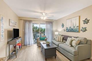 Oceanview Sand Dollar Villas Condo - Balcony - Pool - 1