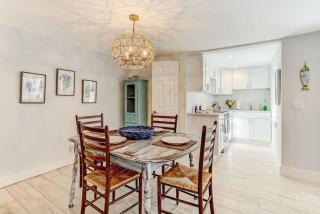 The Reef - Cozy Hideaway - Private Patio - Located Steps from the Beach - 6