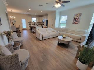 Sunset Hideaway 15 min from Downtown Lake Charles - Iowa - 8