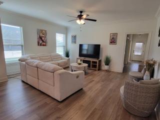 Sunset Hideaway 15 min from Downtown Lake Charles - Iowa - 7