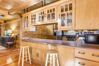 Rogers Cabin on 17 Acres with Wraparound Deck! - Rambo Riviera - 1
