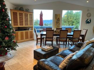 Best garden view and Ocean view and sounds-hot tub-bbq-sleeps 6 - Shelter Cove - 7