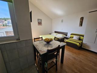 Studio apartment in Duce with sea view, balcony, air conditioning, WiFi 5067-6 - 2