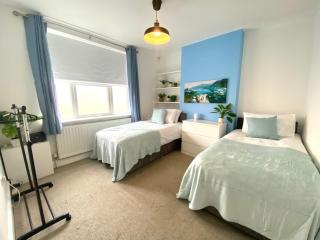 Rushden - Spacious House and Garden, Free Parking, TV, Sleeps 8 Guests - 7