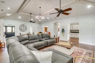 Spacious Long Beach Vacation Home with Patio and Grill - 5