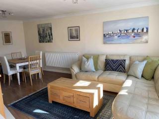 Spacious 3 bed house with parking - 7