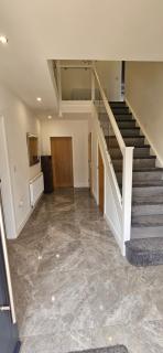 Citrine Suite - Sleeps 8 with Parking - 2