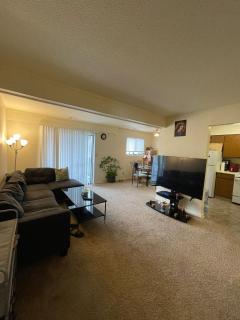 Private Room Oasis Ideal for Travelers & Workers - Indianapolis - 5