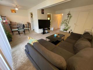 Private Room Oasis Ideal for Travelers & Workers - Indianapolis - 6