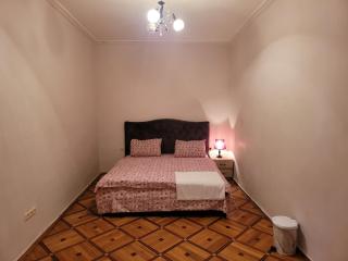 82 Davit Aghmashenebeli Ave, T'bilisi - Tbilisi - 0
