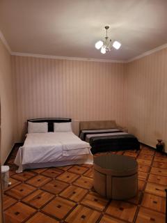 82 Davit Aghmashenebeli Ave, T'bilisi - 1