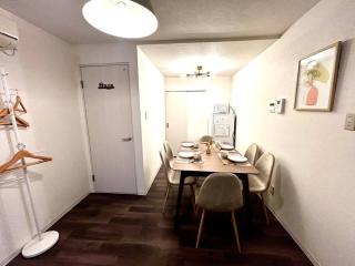 The house is in the center of Nanba and Dotonbori, Only 5mins from subway, easy access to Airport, Newly Refromed, 3 rooms for one group - 9