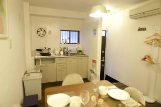 The house is in the center of Nanba and Dotonbori, Only 5mins from subway, easy access to Airport, Newly Refromed, 3 rooms for one group - 6