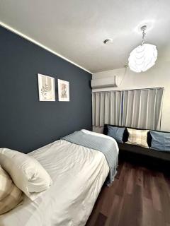 The house is in the center of Nanba and Dotonbori, Only 5mins from subway, easy access to Airport, Newly Refromed, 3 rooms for one group - 4