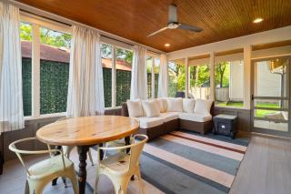 Unique Hideaway 3BR 2BA Oak Shaded - Austin - 5