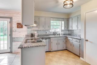Pace Family Home 1 Mi to Beach and Park! - - 3