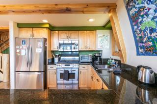 4BD with Lake Views Near Beach and Slopes - 1