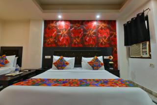 Hotel Noida International - opposite Mercedes Showroom Noida Sector 11 - New Delhi - 5