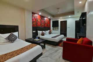 Hotel Noida International - opposite Mercedes Showroom Noida Sector 11 - New Delhi - 7