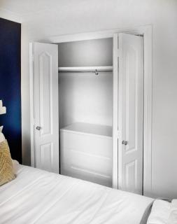 Knaphill - 2 Bedroom Terrace House - With Garden - 2