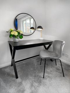 Knaphill - 2 Bedroom Terrace House - With Garden - 1