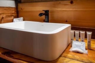 Luxury Cabin-Amazing Location-Arcade-Firepit-Pool - 3