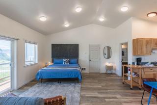 #StayinMyDistrict Oceanview Studio Loft - 9