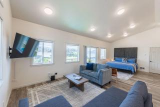 #StayinMyDistrict Oceanview Studio Loft - 8