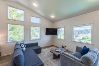 #StayinMyDistrict Oceanview Studio Loft - 6