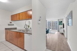 Brickell Key Gem: Stylish 1-Bed W/ Free Parking - 3