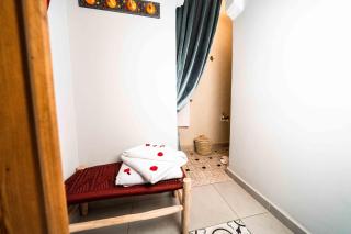 Riad Kiyanjana - 1