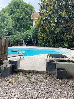 Bas de villa avec grande piscine - 3