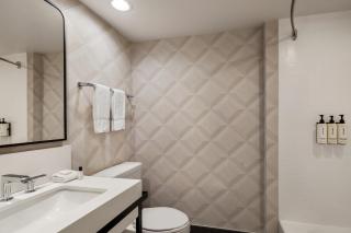 Crowne Plaza Louisville Airport Expo Ctr by IHG - 2