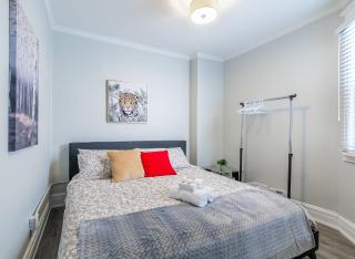 2BR King Apt - Netflix Included - Hamilton - 6