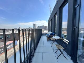 Large One Bedroom - Massive Private Terrace - Luxury Building - Williamsburg - Greenpoint - Brooklyn - 8