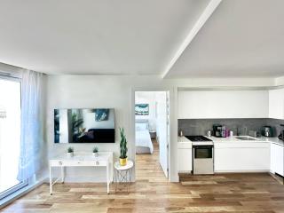 Large One Bedroom - Massive Private Terrace - Luxury Building - Williamsburg - Greenpoint - 7