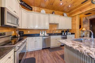 The Big Willow Retreat by Stony Brook Cabins - Gatlinburg - 4