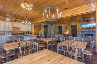 The Big Willow Retreat by Stony Brook Cabins - Gatlinburg - 3