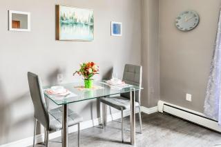 Glenview West Apartment w Patio - Near Downtown - Hamilton - 4
