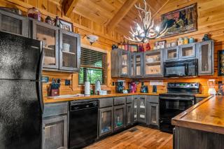 Gatlinburg Enchanted Treehouse by Stony Brook Cabins - Gatlinburg - 9