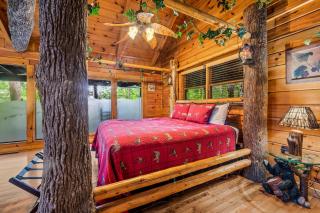 Gatlinburg Enchanted Treehouse by Stony Brook Cabins - Gatlinburg - 4