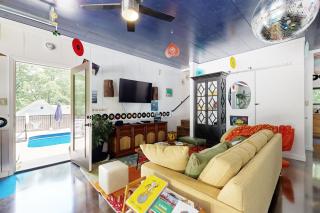 Retro Poolside Guesthouse with Ping-Pong! - 7