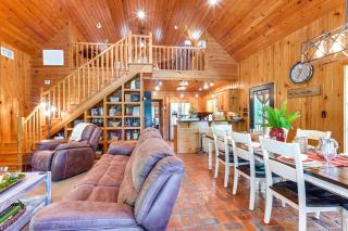 Riverfront Cabin with Outdoor Oasis in Seminary! - Collins - 6