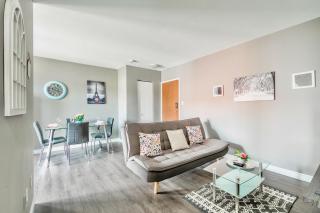 Modern 2BR - King Bed Apartment - PRIME Location - Hamilton - 8