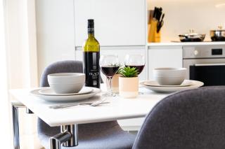 Pluxa Nero Deluxe - City Bliss 2Bath, Walk to Transit - 5