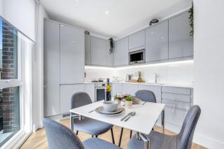 Pluxa Nero Deluxe - City Bliss 2Bath, Walk to Transit - 4