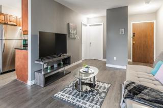Glenview West Apt with Patio - Near Downtown - 8