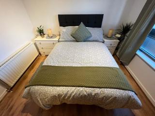 Double Room in Edinburgh with Beach View - 8