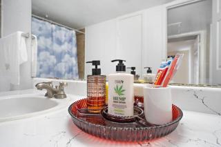 Cozy, Dedicated Workspace, Fast Wi-Fi Apartment - Houston - 4