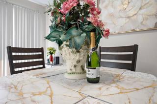 Cozy, Dedicated Workspace, Fast Wi-Fi Apartment - Houston - 3